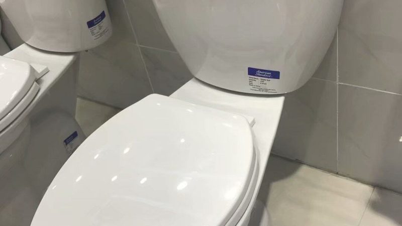 在选择蹲便器和存水弯时，需要注意以下几点：